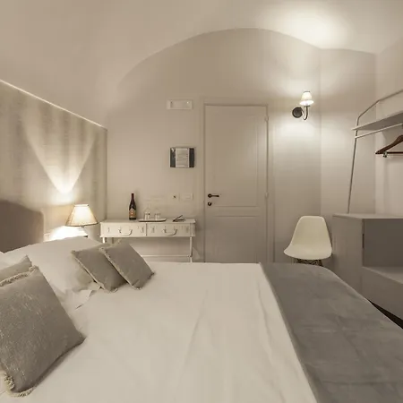 Don Serafino Historical Boutique Hotel 4*