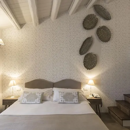 Don Serafino Historical Boutique Hotel 4*