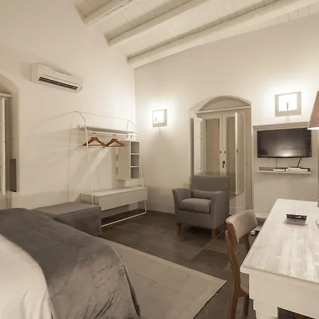 Don Serafino Historical Boutique Hotel 4*