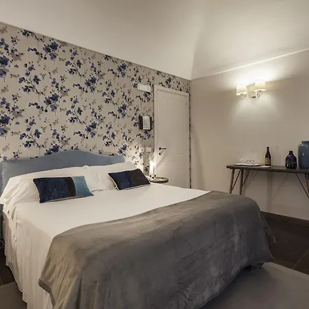 Don Serafino Historical Boutique Hotel 4*