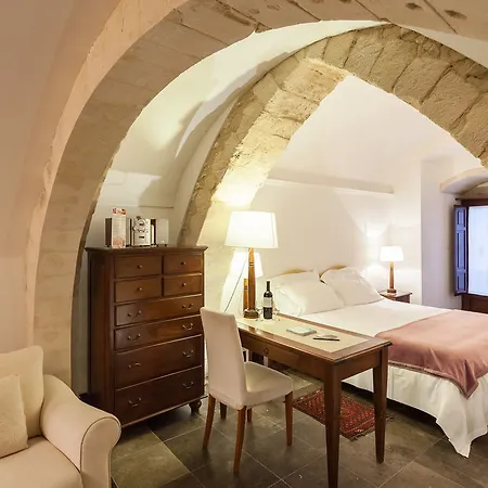 Don Serafino Historical Boutique Hotel 4*