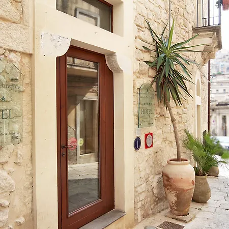 Don Serafino Historical Boutique Hotel 4*